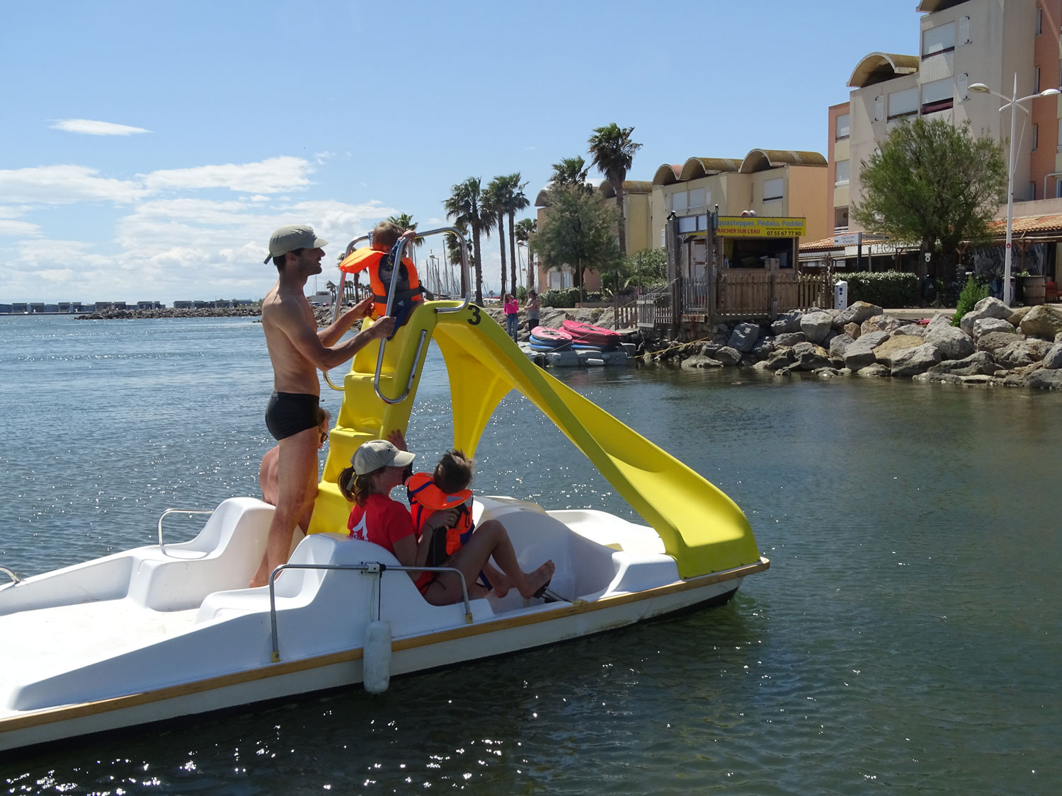 pedalo-gruissan-aquastepper-activité-famille-ami